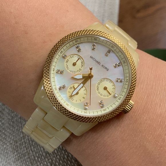 Watch - MICHAEL KORS Watch Ivory Toned Plastic Resin. No box. - Picture 2 of 6